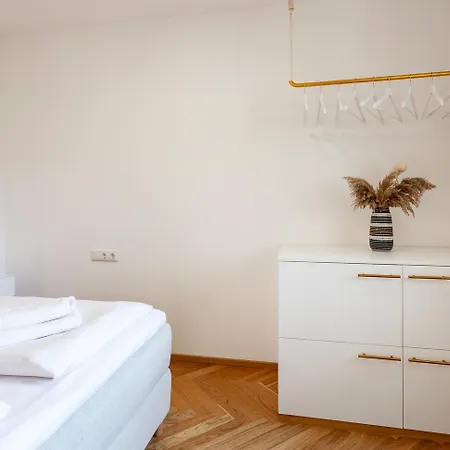 Mit Balkon & Parkplatz Im Zentrum Apartment